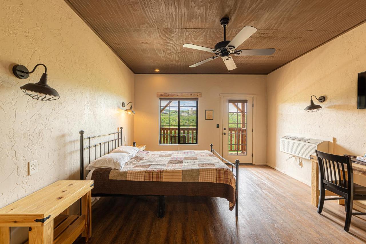 -Pet Friendly- Miners Cabin #6 - King Bed With Private Balcony Tombstone Εξωτερικό φωτογραφία