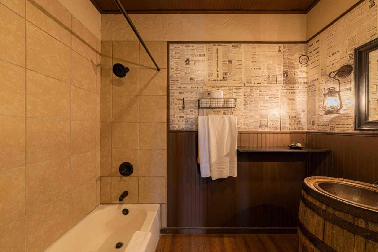 -Pet Friendly- Miners Cabin #6 - King Bed With Private Balcony Tombstone Εξωτερικό φωτογραφία
