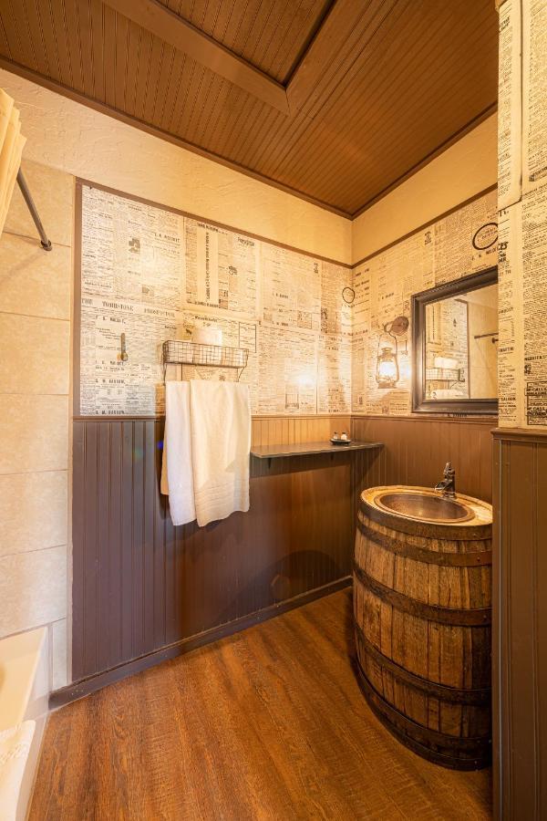-Pet Friendly- Miners Cabin #6 - King Bed With Private Balcony Tombstone Εξωτερικό φωτογραφία